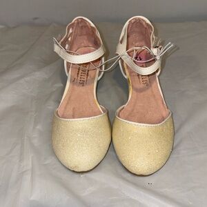 Little Girls Off White sparkly Wedges